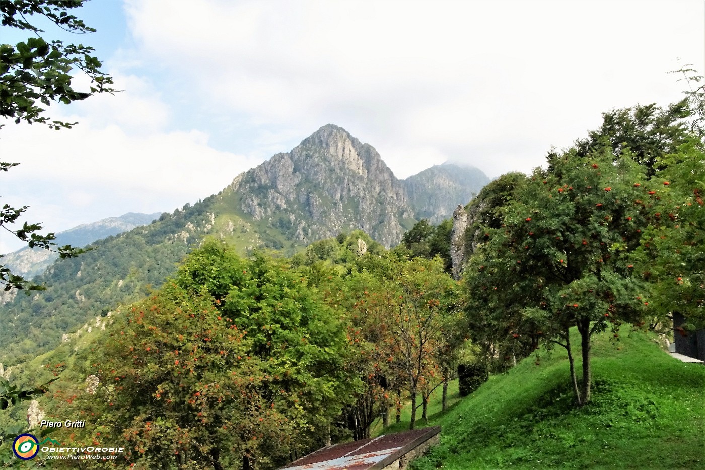 50 Arrivo ai roccoli del Passo Brabata.JPG